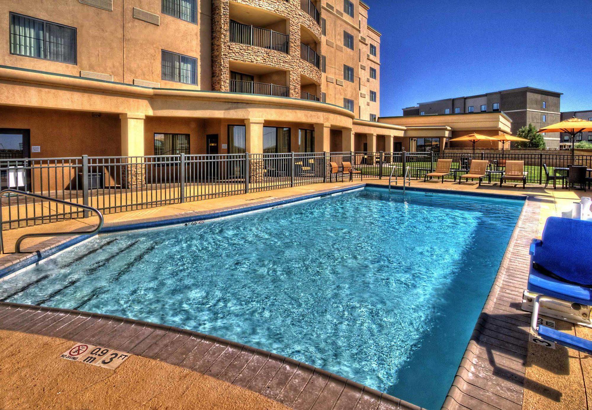 Hotel Courtyard By Marriott Midland Extérieur photo